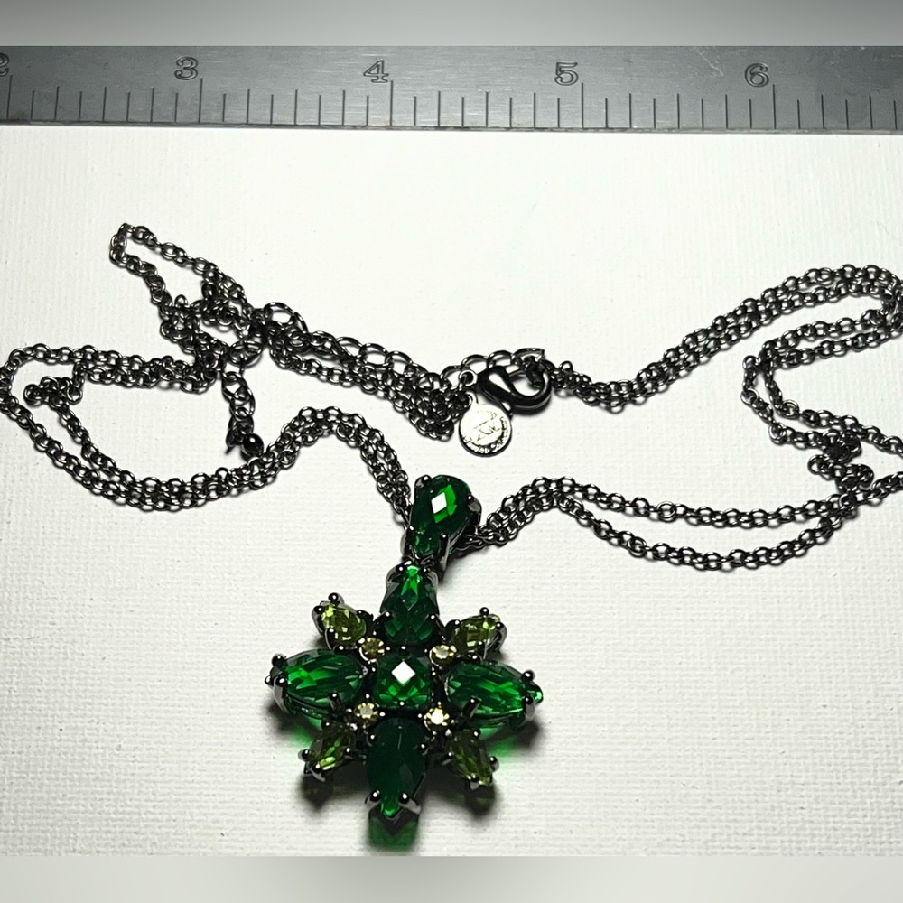 Joan Rivers Classic Collection Black Gunmetal Green Emerald Flower Necklace J29